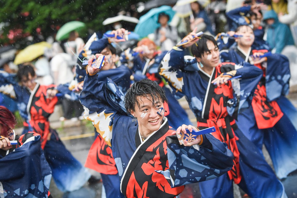 haruyosa23's tweet photo. 第35回YOSAKOIソーラン祭り
北里三陸湧昇龍
06.13 大通西10丁目会場 (1/3)

新演舞『絆架』、お披露目おめでとう！
大雨の中でしたが、めっちゃ頑張ってくれました！

#YOSAKOIソーラン祭り #湧昇龍 https://t.co/WkutxcXYPo