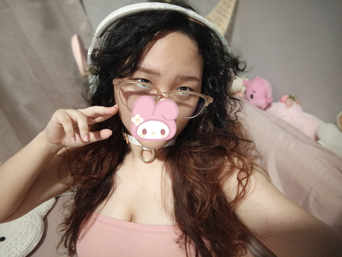 neeratengu's tweet photo. i am now only 10% sick. goddamn messy hair and under eye circles 🫩

last pic is my real face :3c https://t.co/PXKUGPYHFj