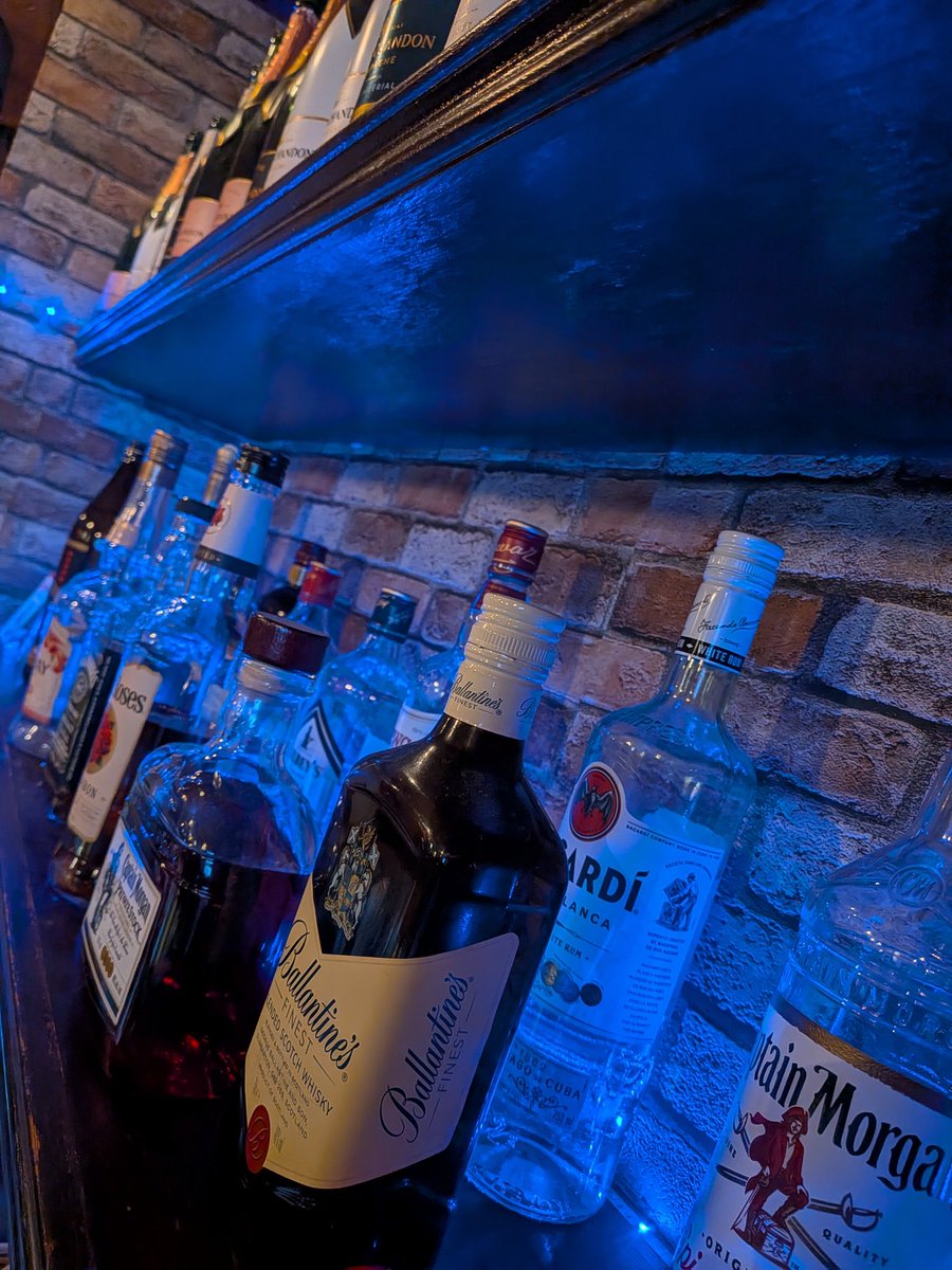 BAR_F_nine's tweet photo. BAR F9 オープンしてまーす！
本日もご来店お待ちしております！ https://t.co/Ckunfne6es