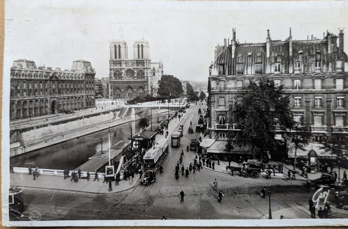postfrombefore's tweet photo. August 1938: a postcard from the Hotel Apollo, Rue de Dunkerque, Paris, to Teresa Goulden of 56 Grimshaw Street, Stockport.
Nearly 88 years later we returned to the address where it first arrived.
#PostFromBefore #StockportHistory #Paris1938 #FamilyHistory https://t.co/Q5vES7Lhf7