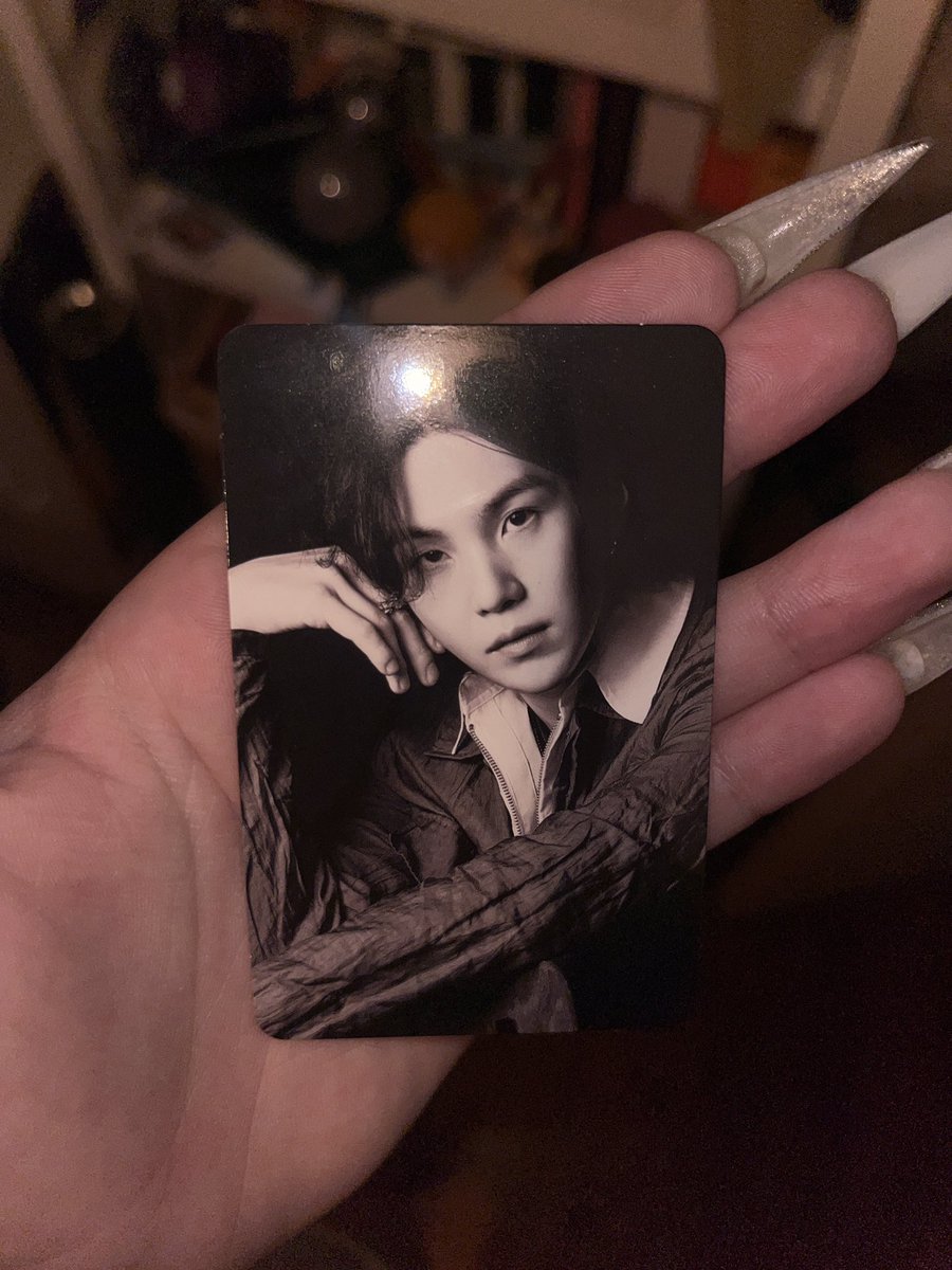 yoonsepiphany's tweet photo. @ibbi1310 Esta es la que te metían en la bolsa al comprar el album si no me equivoco https://t.co/VV8pixpdq5