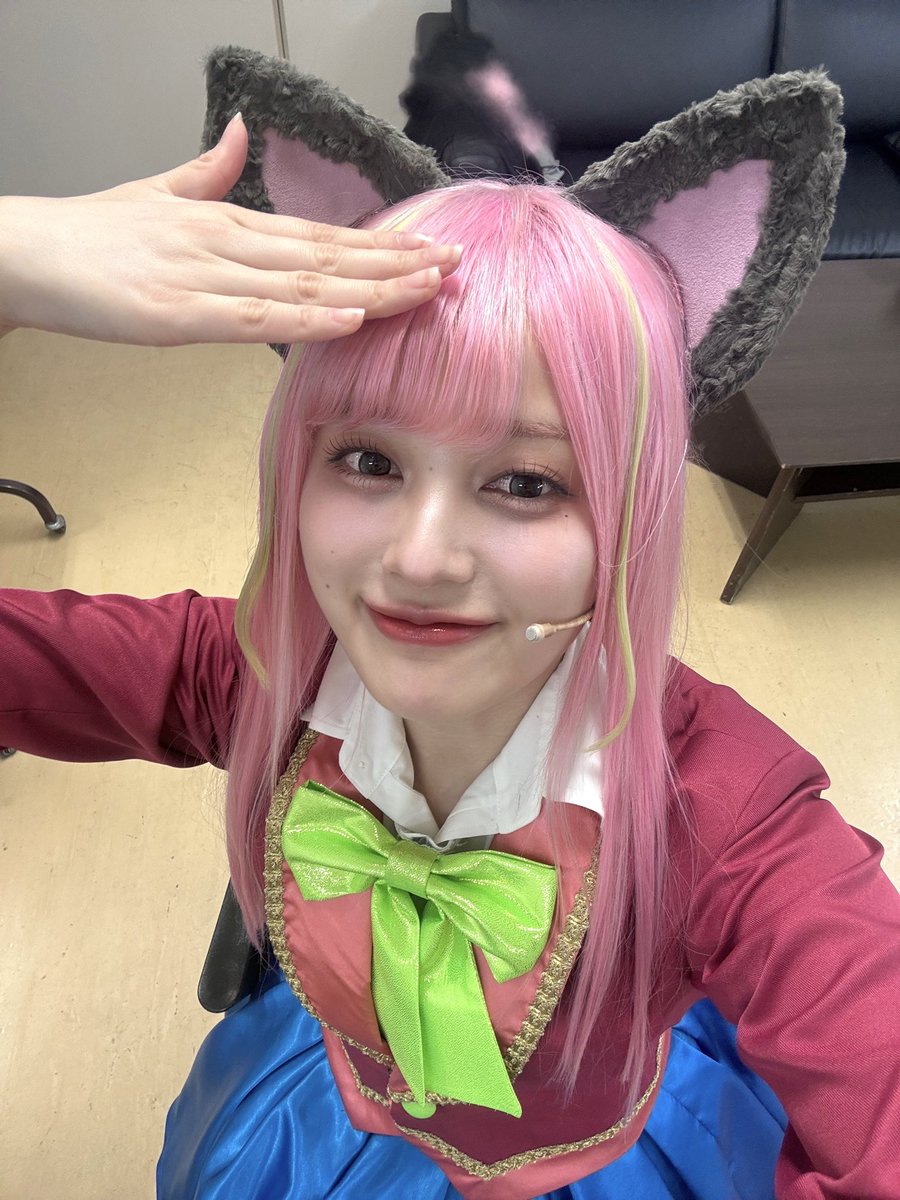 ayamimaruko's tweet photo. 本日も2公演ありがとうございました！
明日も会えるの楽しみにしてるよ~

にゃーちゃんの
アイドル前髪は命だにゃ🐱💖

#おそ松さん #松ステ #橋本にゃー 
@osomatsu_stage https://t.co/Ekaasr2S1U