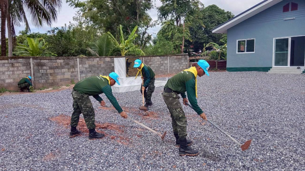Infantry3rd's tweet photo. ร.13 พัน.3 ลงพื้นที่เยี่ยมเยียนครอบครัว "วีรบุรุษซำแต" พร้อมเตรียมจัดพิธีมอบบ้านหลังใหม่ให้กับทหารกล้า https://t.co/huEs885Xyj