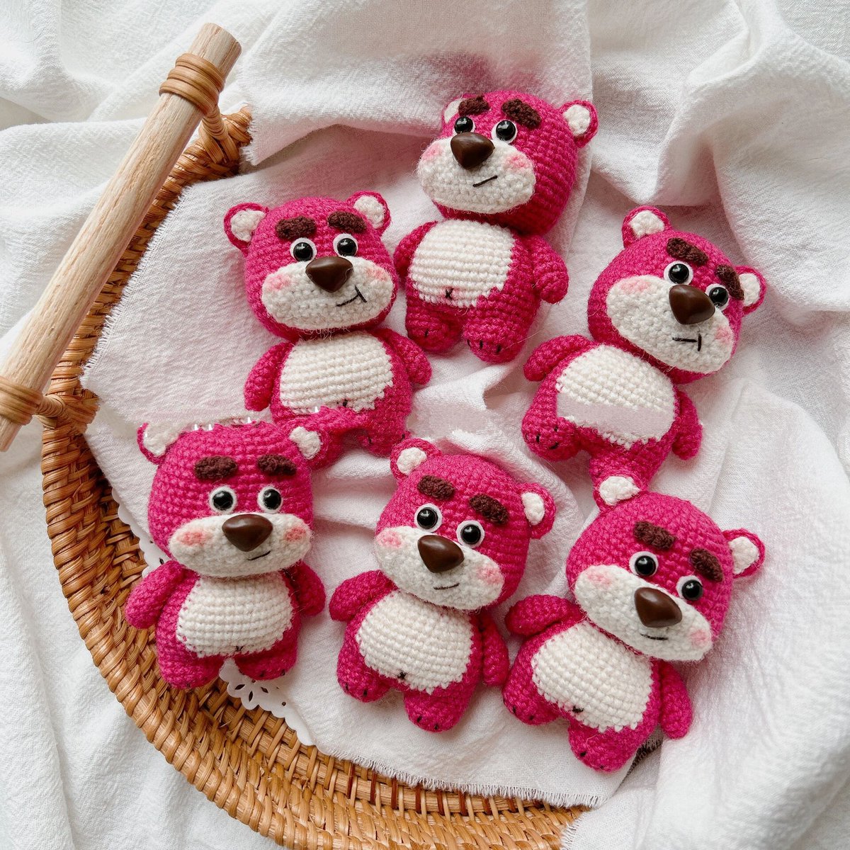 Salterhan12's tweet photo. Just finished this cute yarn-wrapped rock keychain! Super easy DIY for when you need a tiny, fun craft break—no fancy tools needed! #DIYCraft #HandmadeFun, https://t.co/QTzOJNvk1i