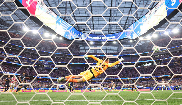 GioAReyna10's tweet photo. Stay focused, trust yourself, and keep pushing forward. Challenges make us stronger, and together we will overcome them. I believe in this team.🏆❤️🇺🇸⚽ https://t.co/TqHCNWfa2f