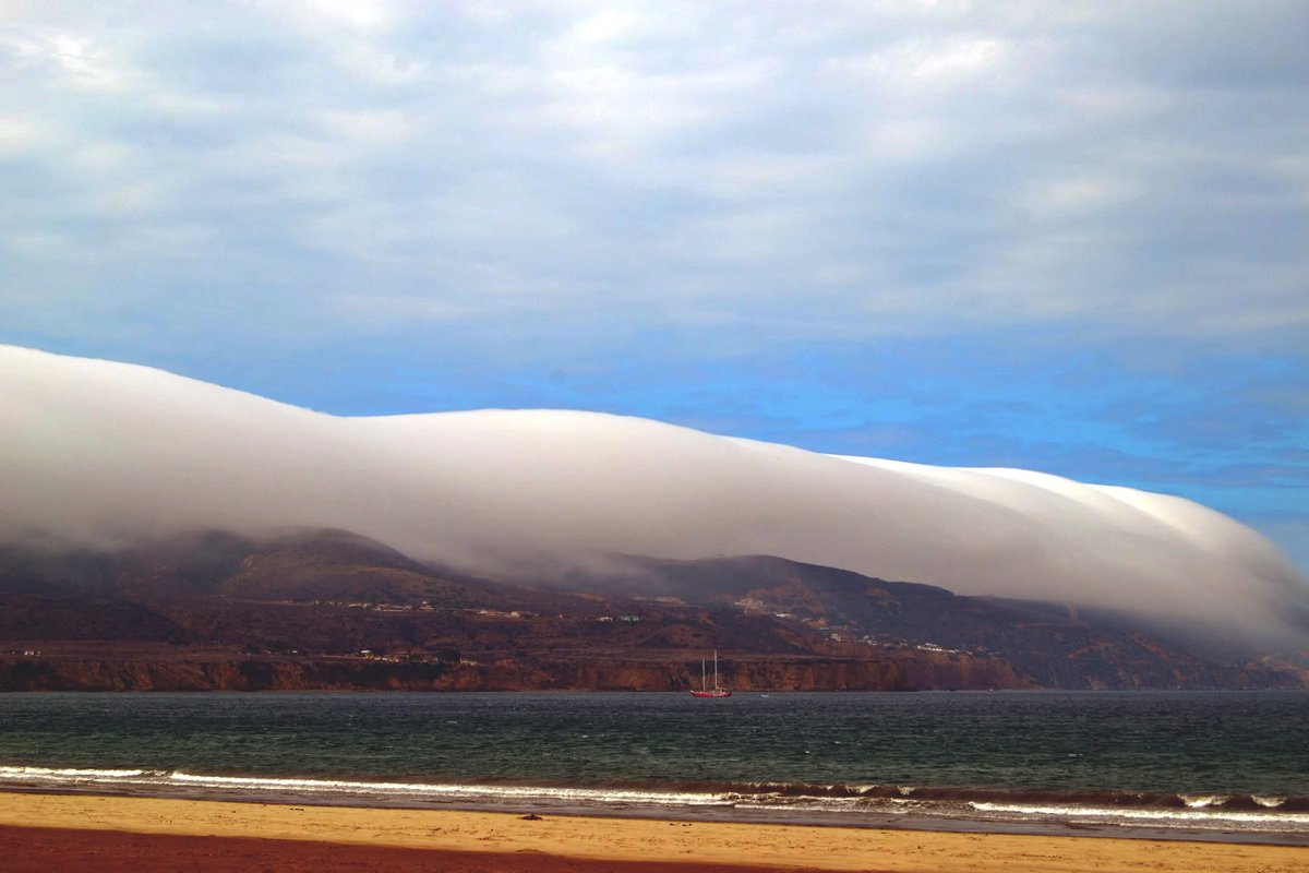 bajadock's tweet photo. Ensenada fog sponsored by dry ice distributor this morning. https://t.co/pAAI2oHMyG