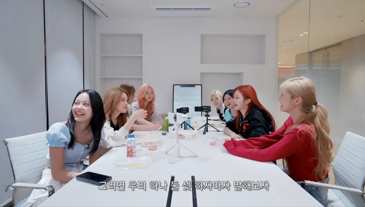 juunjian's tweet photo. macam-macam hearts2hearts

heboh bin absurd: a-na, ian, carmen
ngabrut: juun, jiwoo
ngejokes dalam keadaan elegance: yuha 💅
tergantung mood: stella
☺️: ye-on https://t.co/2b61u73Abh