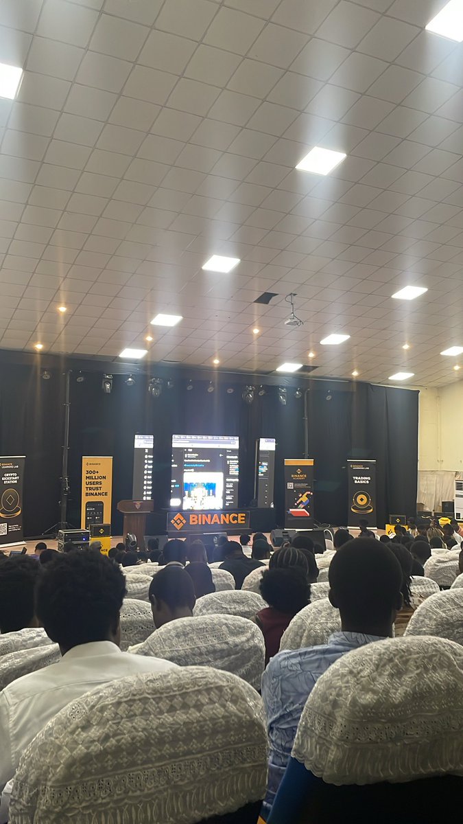 sly_fens's tweet photo. I love the event here 🔥😊
It's hot here https://t.co/8voLCxbv38