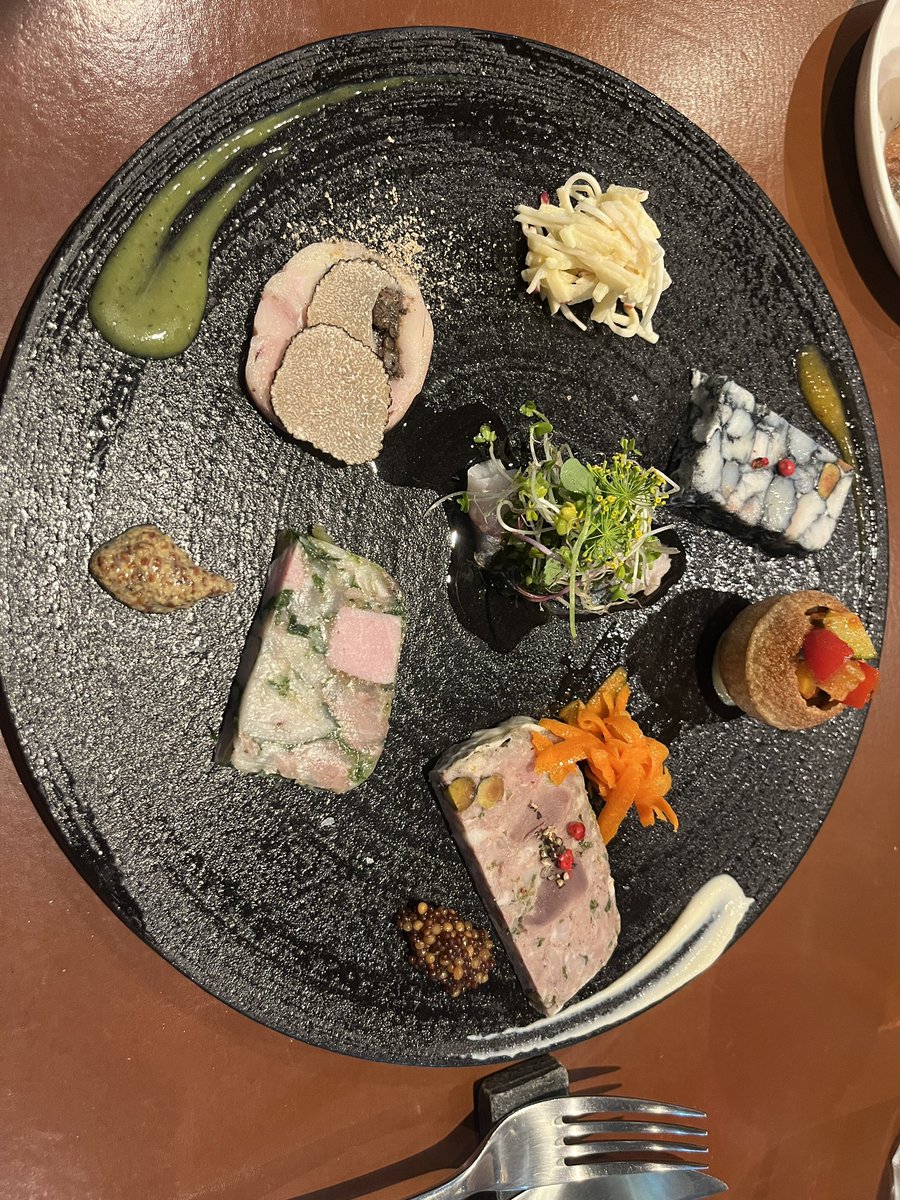 ryotaeight's tweet photo. コース食った🇫🇷 https://t.co/AynKqT60pU