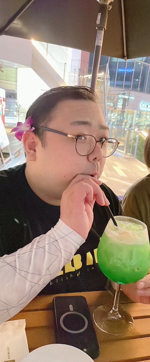 bellbirdnagoya's tweet photo. 【参加ゲストお人柄紹介のコーナー】

ゲストのお人柄を知ってみよう！

🀄️名前
まえさわ　りょう
前澤 涼

🏢所属
日本プロ麻雀連盟 中部本部

🎂誕生日
2月26日

❤️好きな役
純全帯么九（ジュンチャン）

🍚オススメしたいご飯屋さん
桃白白（伏見エリア）

エビチャーハンが絶品！
映えるカラフルなドリンクもたくさんあります✨

📍オススメしたい場所
名古屋港水族館

🔥麻雀で大切にしていること
「心は熱く、頭はいつも冷静に」

🎯目標
タイトル獲得！
そのために日々勉強中です。

📺どこで会える？
・ベルバード栄
・麻雀ルームほたて
・帝鯱戦（連盟中部プロアマリーグ）

📍活動地域
名古屋

✨どんな麻雀プロを目指している？
憧れは瀬戸熊さん。

普段は楽しくおしゃべりしながら、
勝負所ではしっかり強い麻雀プロを目指しています！

⚾️実は…
スポーツ少年でした！

野球やサッカーなど色々なスポーツを経験。
地域の相撲大会で優勝したこともあります🥇

🌱麻雀初心者さんへ一言

麻雀は自由です！

正解はひとつじゃありません。
ぜひ自分らしく、気の赴くままに楽しく打ってください！

見かけたら気軽に話しかけてもらえると嬉しいです！

@DynaRyo 
フォローよろしくお願いします