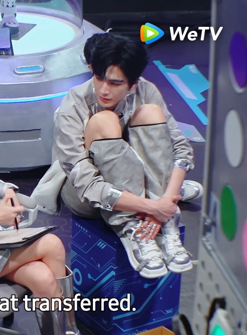 keioboysakurai's tweet photo. His poses ๐
I was like... is his arm under his leg? ๐
#ZhangLinghe #TheTruth #TheTruthS2 https://t.co/nzC8aWJSOo