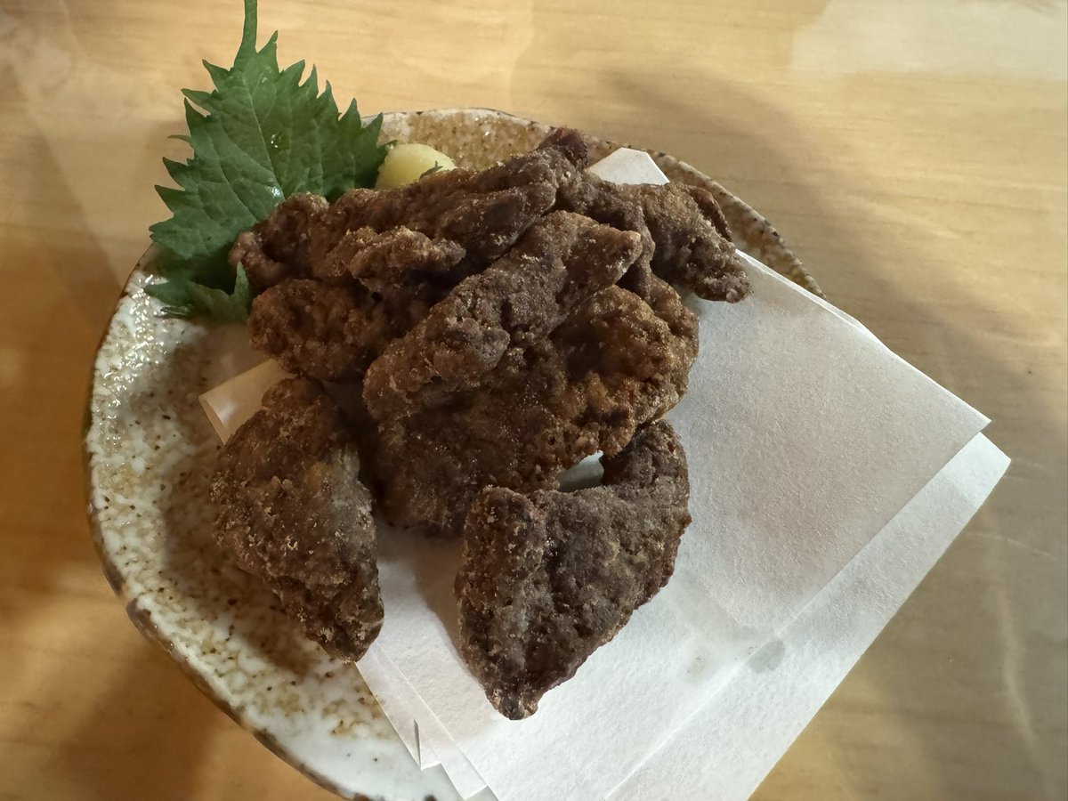 Twinkle_Sphere's tweet photo. 宿の方にオススメしていただいた居酒屋に入ってみた。

ママが一人で切り盛りしてるお店だけど、まず人柄がすごく良くて、待たされることにストレスフリー。

そして味は抜群！！
いい塩梅の味付けで、食べた料理は全て美味しかった😊

また来たいなー。 https://t.co/RqgCf59tqa