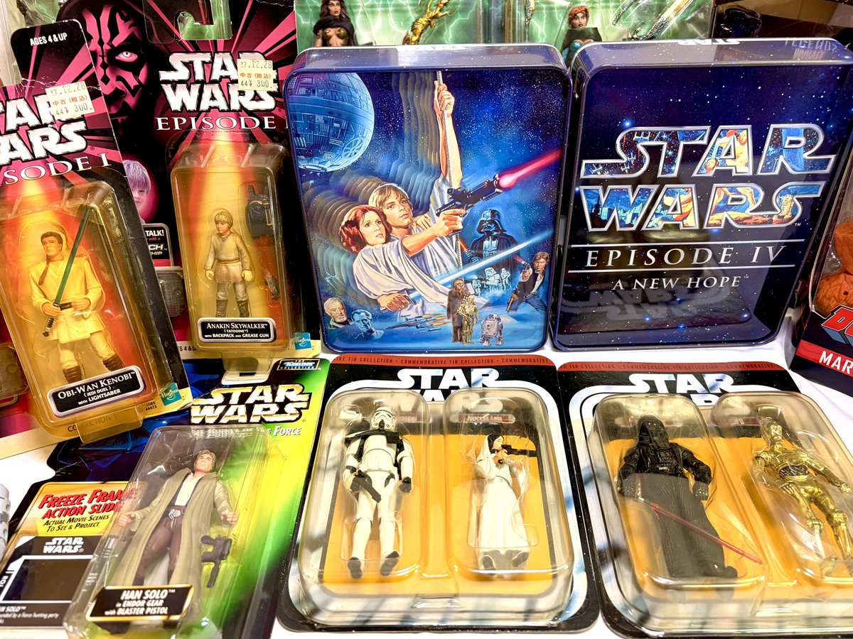 jappool's tweet photo. スターウォーズを中心にアメトイがいろいろ入荷しました。ダッシュレンダーのビークル、アウトライダーめちゃくちゃカッコいいですね。その他マーベルレジェンドや懐かしいウィッチブレイドシリーズも少し入りましたのでよろしくお願いします🙌
 #ジェネラルストア https://t.co/wMMBJ5XqNH