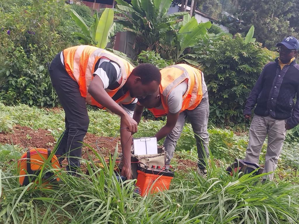 mbelefoundation's tweet photo. Today,Athanas Mbele Foundation deployed hydrogeologists to Canon Kituri &amp; Dr. Aggrey schools for groundwater assessments,geological mapping,geophysical surveys &amp; satellite analysis to locate underground water.
Borehole drilling follows once surveys are done.💧
#CleanWaterForAll https://t.co/cvI612VUgV
