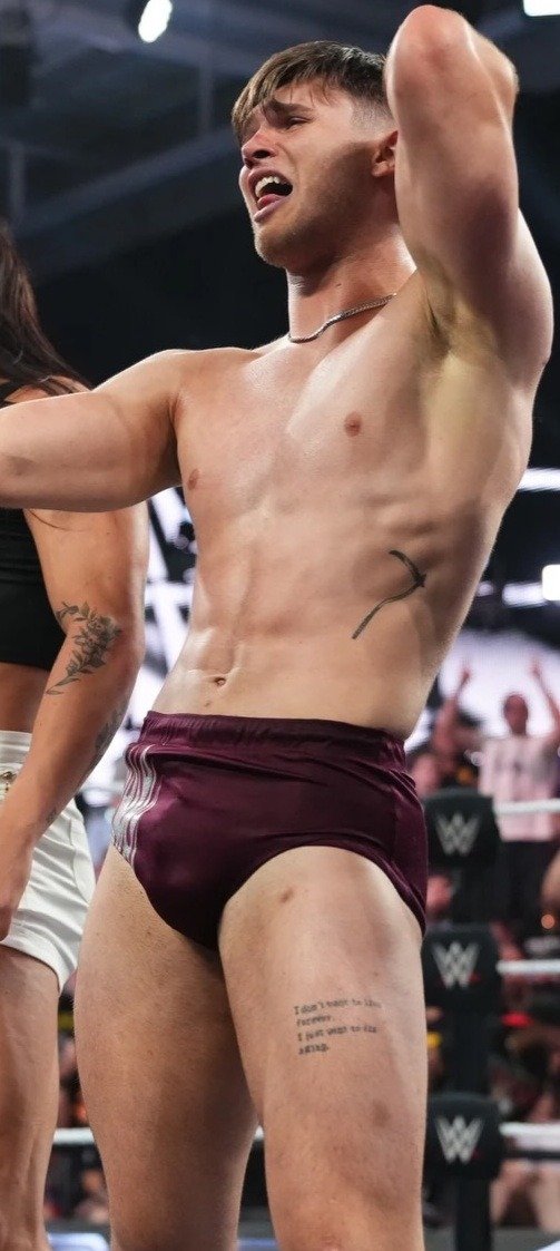 sleazystudly's tweet photo. golden boy 🥇 https://t.co/VHVB6xBSVR