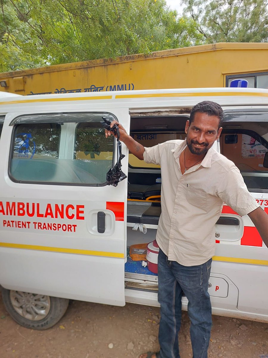 news21national's tweet photo. #Bundi: में परिवहन विभाग की बड़ी कार्रवाई, एंबुलेंस समेत कई वाहनों के चालान

#BundiNews #TransportDepartment #AmbulanceCheck #TrafficRules #VehicleChecking #RoadSafety #DTOBundi #HansrajMeena #FitnessCertificate #VehicleInsurance #TrafficAction #RajasthanNews #BreakingNews #LatestNews #News21 #PublicSafety #TransportNews #LawEnforcement #RoadSafetyCampaign #BundiUpdate