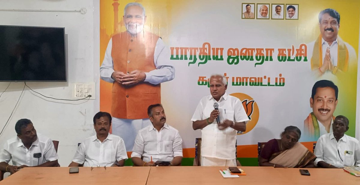 bjpkarurdt's tweet photo. கரூர் மாவட்ட பாரதிய ஜனதா கட்சியின் நிர்வாகிகள் ஆலோசனை கூட்டம் மாவட்ட தலைவர் திரு @VVSenthilnathan அவர்கள் தலைமையில் மிகச் சிறப்பாக நடைபெற்றது. 

சிறப்பு அழைப்பாளராக மாநிலத் துணை தலைவர்,பேராசிரியர் கனகசபாபதி அவர்கள் கலந்து கொண்டார்.
 
 நிர்வாகிகள் பெரும் திரளாக கலந்து கொண்டனர். https://t.co/OeC0gcpAgc