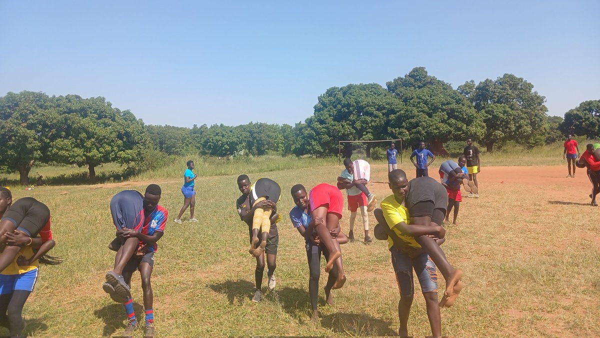 RugbyTackling's tweet photo. The RTL coaches trained yesterday ran this morning's S &amp; C session &amp; ball work session with select female &amp; male players from village/parish teams from Mucwini, Mucwini West Labongo-Akwang &amp; Kitgum-Matidi subcounties.

The players can replicate this back home.

#RugbyTacklingLife https://t.co/76bXivMI0i