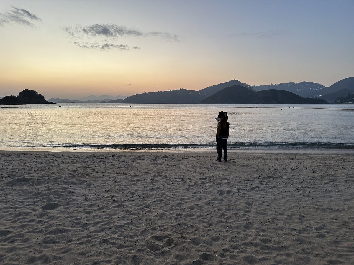 BlizzyFoxTF's tweet photo. Sunset Beach 🌅
#fursuiting #fursuit #furry #sunset https://t.co/14NdfALEbu