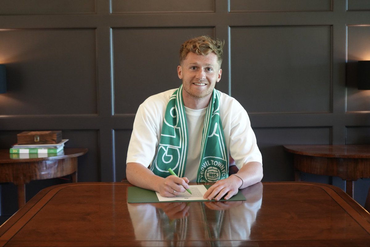 joe_gubbins's tweet photo. Delighted to have signed @YTFC 😄cannot wait to get started, let’s have it! 💚🤍 https://t.co/4umzKXzoo5