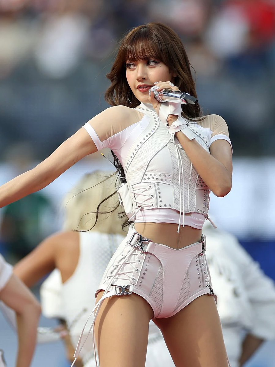 lalisamgger's tweet photo. In 2021, she released her first solo song under YG, and 5 years later she’s performing at the World Cup under her own company. Really proud of everything you’ve achieved @wearelloud 🤍 https://t.co/fJvnlMJjyq