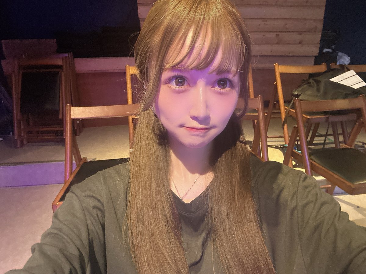 sumika_oba's tweet photo. 客席も座っといたよ☺️

劇場いっぱいにしてくれて
本当にありがとう。

お一人お一人のご観劇の力が
積み重なっての劇場だよ。
ありがとう。

…

さて。問題です。
いっぱい頑張ったすみちゃんは
これから何を食べるでしょーか⁉️

#午前0時の喫茶室 https://t.co/CDobD3dPY1