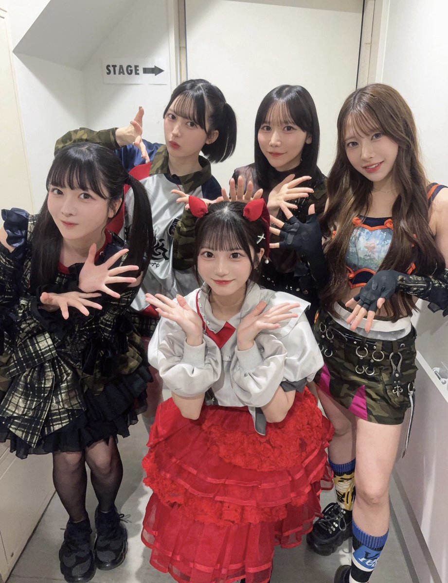 DANTHEMNENE's tweet photo. ありがとうございました❕
だいすきなyosugalaさんと今回もお写真撮っていただきました💕
明日はワンマン前ラストライブ！！全力でがんばります！！ https://t.co/uiteXFl91U