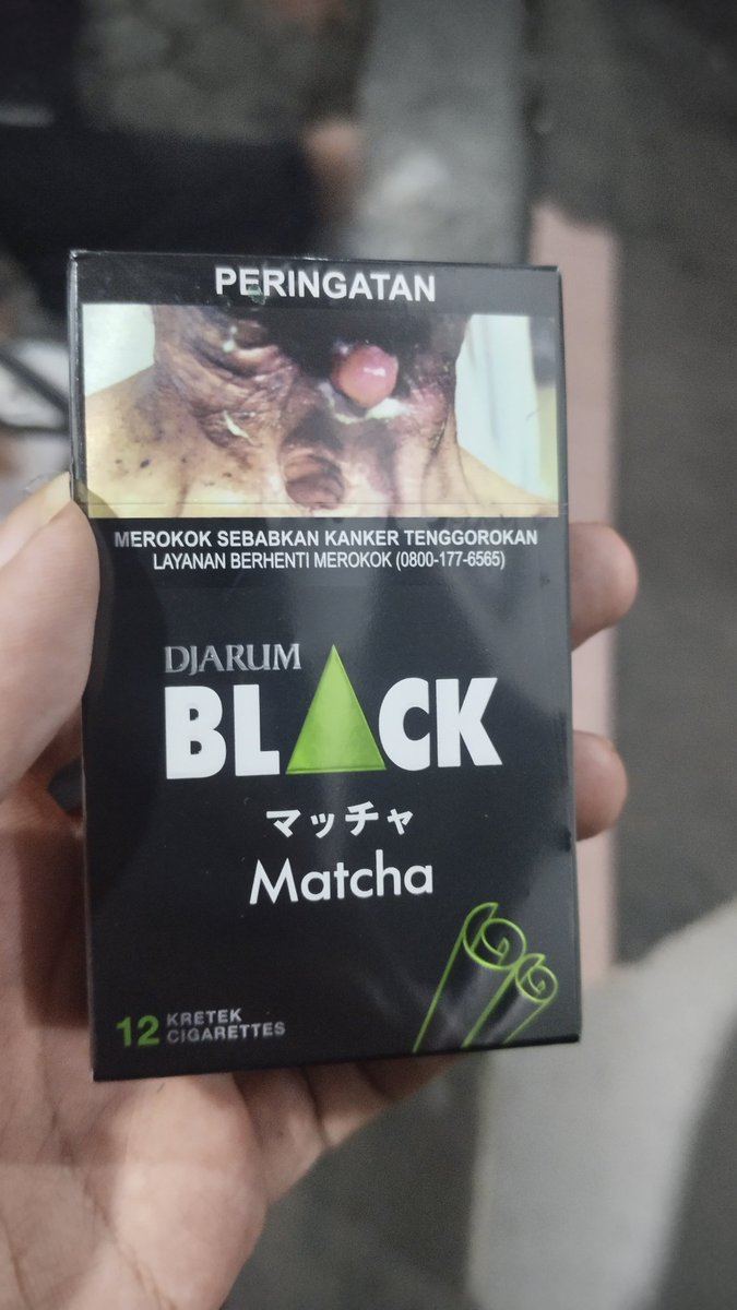 Favianarya_'s tweet photo. @sukamakanbabiii Nih tak kasih rokok biar ga pusing mbak https://t.co/nezujxUh7L