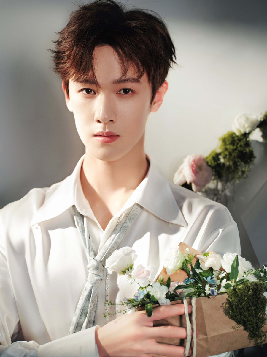 ThailandYo71826's tweet photo. #หลี่อวิ๋นรุ่ย #LiYunrui เก็บเกี่ยวบรรยากาศโรแมนติกของต้นฤดูร้อน~

#YOUKU #YOUKUThailand https://t.co/0hg3ZId09p