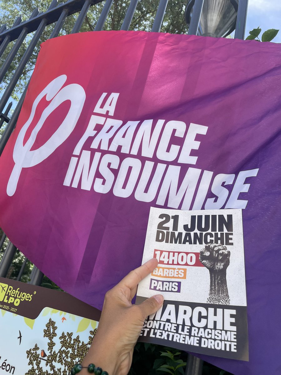 LFIParis18's tweet photo. Les insoumis•es mobilisé•es partout ce samedi matin : inscriptions sur les listes électorales, marche antiraciste et village free partys ⭐️ On lâche rien ! 
“ C’est notre futur président celui-là” 🍓
Et oui !!! #JLM2027 ✨✊🏾✨ https://t.co/z90NNEhu3P