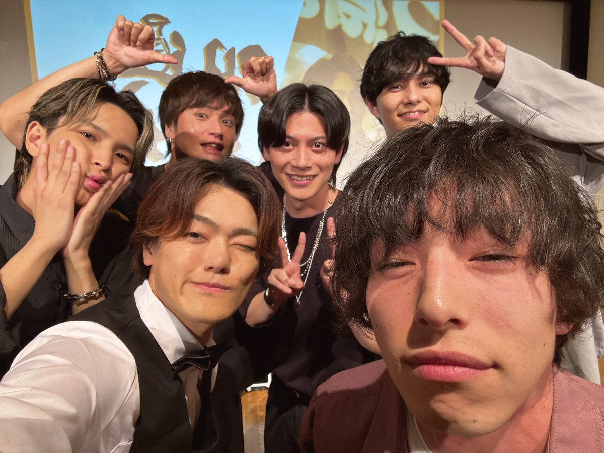 tsukamoto_0204's tweet photo. 長江崚行Presents
「即興酒場 〜大賑わい〜」

１部２部ともにありがとうございました！

とっても楽しくて新鮮な１日でした😌

また呼んでほしいな😌

ほんとみんないい顔してる。笑 https://t.co/RRmiz9fceT