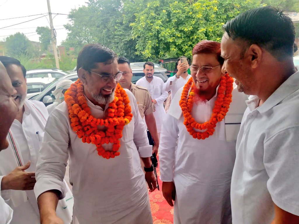 Aftabnuh's tweet photo. आज पुनहाना में इब्राहिम इंजीनियर के ऑफिस पर बूथ लेवल एजेंट, कार्यकर्ताओं संग महत्वपूर्ण समीक्षा और प्रशिक्षण बैठक में हिस्सा लिया।

मतदाता सूची के विशेष गहन संशोधन (SIR) के दौरान पार्टी कार्यकर्ता सक्रिय रहें, और घर-घर जाकर लोगों को इस प्रक्रिया की जानकारी देने व फार्म भरवाने में सहयोग करें।