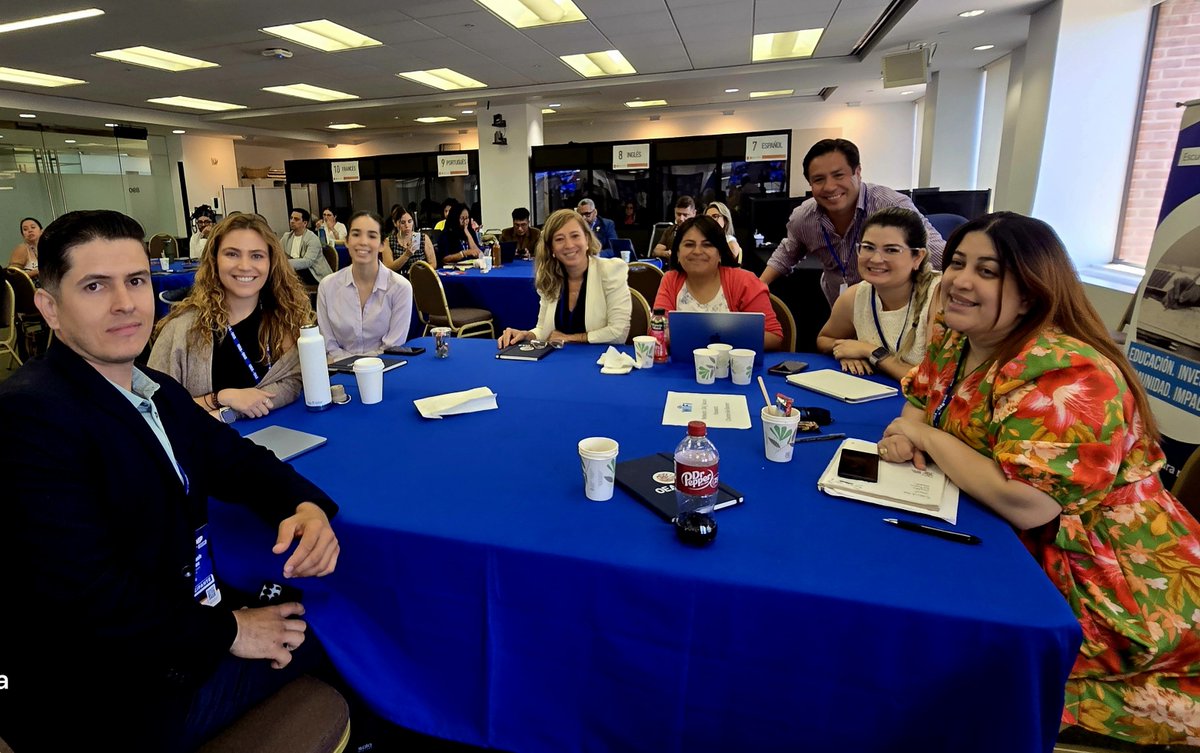 WorldGrace's tweet photo. Cerramos ayer @EscuelaOEA #BootCamp un formato para adquirir herramientas de negociación, innovación, liderazgo y comunicación centrado en las personas. Una experiencia que nos dejá muchisimos caminos abiertos, la amistad y el aprendizaje.
Una semana intensa de excelencia.! 
❤️💪 https://t.co/VTLsO7jmm3