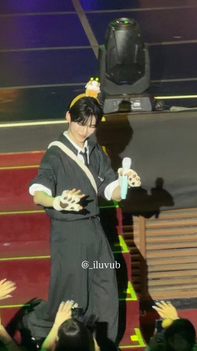 _iluvub's tweet photo. 한빈이 오린이들 볼때 ◠‿◠ 웃어서 눈 안보임
#성한빈 https://t.co/vDsM4QqrVC