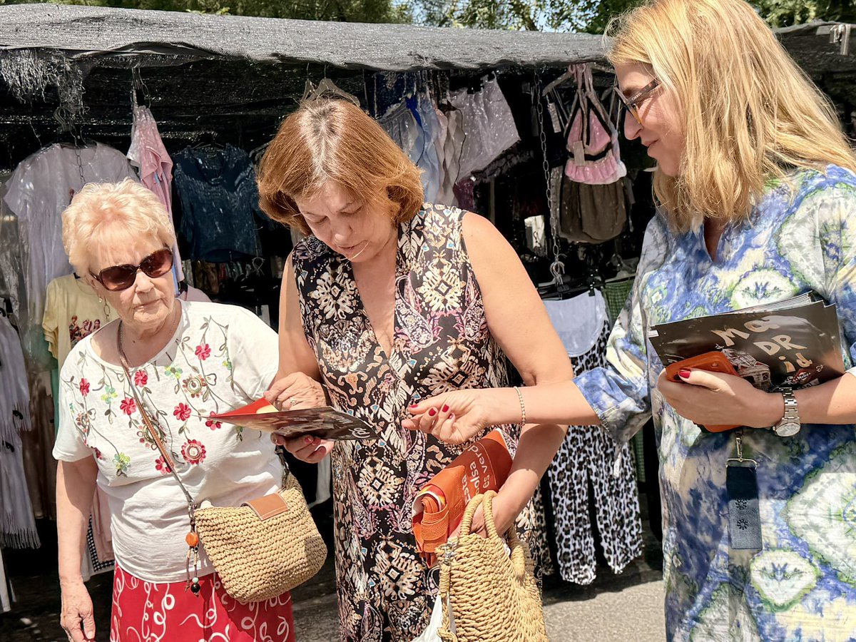 ppdepozuelo's tweet photo. 📍 Seguimos a pie de calle, hoy en el mercadillo municipal, para compartir con nuestros vecinos el balance de estos 3 años de gobiernos populares en Pozuelo y en la Comunidad de Madrid.

🤝 Escuchando, dialogando y estando cerca de la gente cada vez con más ganas e ilusión. https://t.co/pxwnYUqpuQ