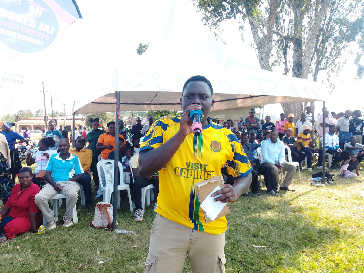 CountryRadio87's tweet photo. 🔥 Happening Now!

#CountryRadioStaff are taking on #CountryRadioListeners in an exciting match at Kebisoni Town Council Playground.

⚽ Up next:
Country Radio FC 🆚 Kebisoni Bodaboda FC
🕔 Kick-off: 5:00 PM

Come and cheer on your favorite team as the action continues! https://t.co/ddOnel8FnT
