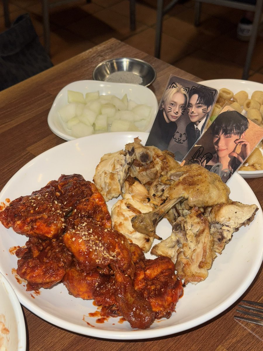 nayarimi's tweet photo. 남ㅈㅏ보고온놈 감튀한그릇 더 준다 https://t.co/RR2yTseDqk