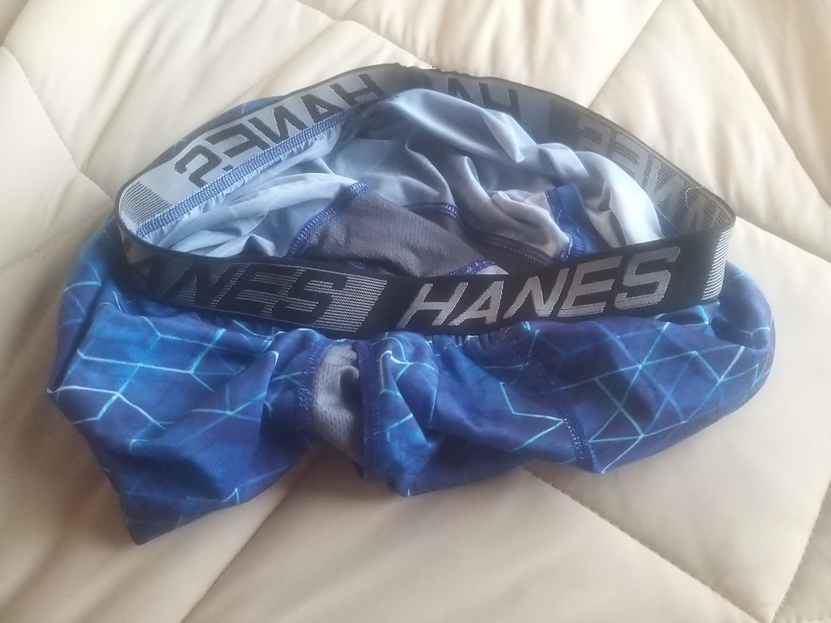 chofer1984's tweet photo. Este flaquito que por cierto se le veía buen culito se ofreció a lavar mi carro, cuando le pague le ofrecí más dinero por su boxer, fue y me lo dejo en mi baño, olía muy fuerte a sudor 🤤 @AndreMorBi @morbo_callejero @CruzGab37146197 @Wilfredo1913Wil @SIENTATENMICARA https://t.co/rtGXZSxjrW