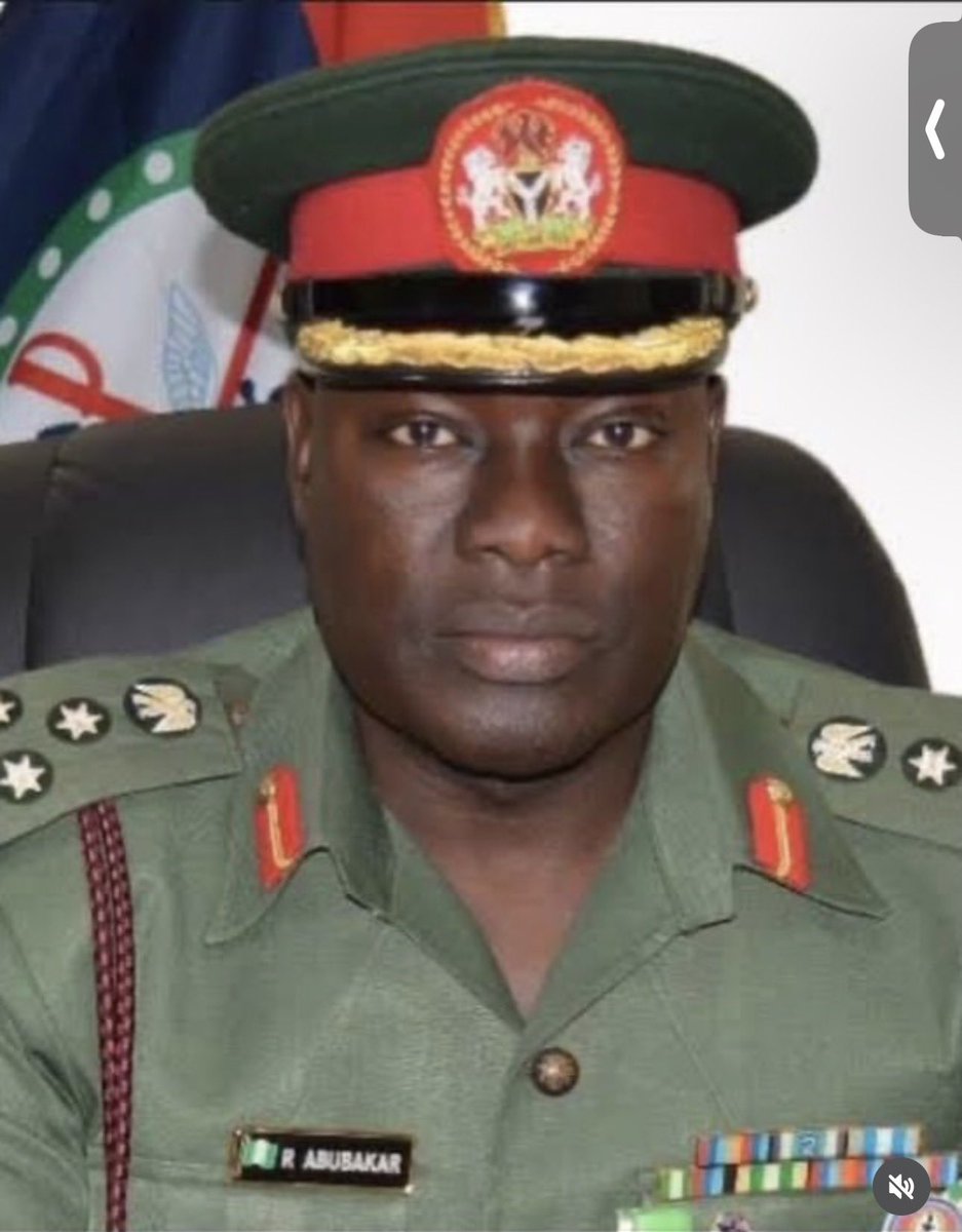 Khady_Bamalli's tweet photo. BREAKING:

Innalillahi wa inna ilaihi rajiun, Retired Major General Rabe Abubakar Dies in Bandits’ Captivity, Katsina Government Confirms.

What a failed government governing a failed country that failed and keep failing its citizens.
 @officialABAT Allah ya isa walahi.💔😭 https://t.co/0HDdvKfwRr
