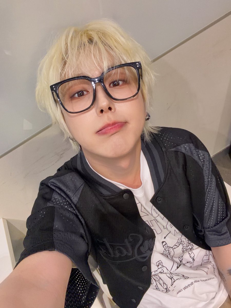 기욱 (GIUK) tweet media