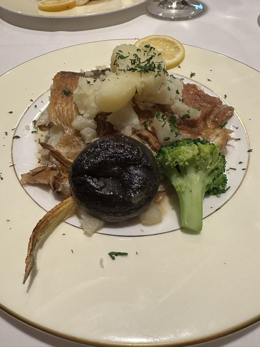 mizuko821's tweet photo. お料理たち
温菜の白アスパラガス撮り忘れた🥲
素材自体を活かした味付けで大変美味でした
幸せ🙂 https://t.co/f9iXqzft3e