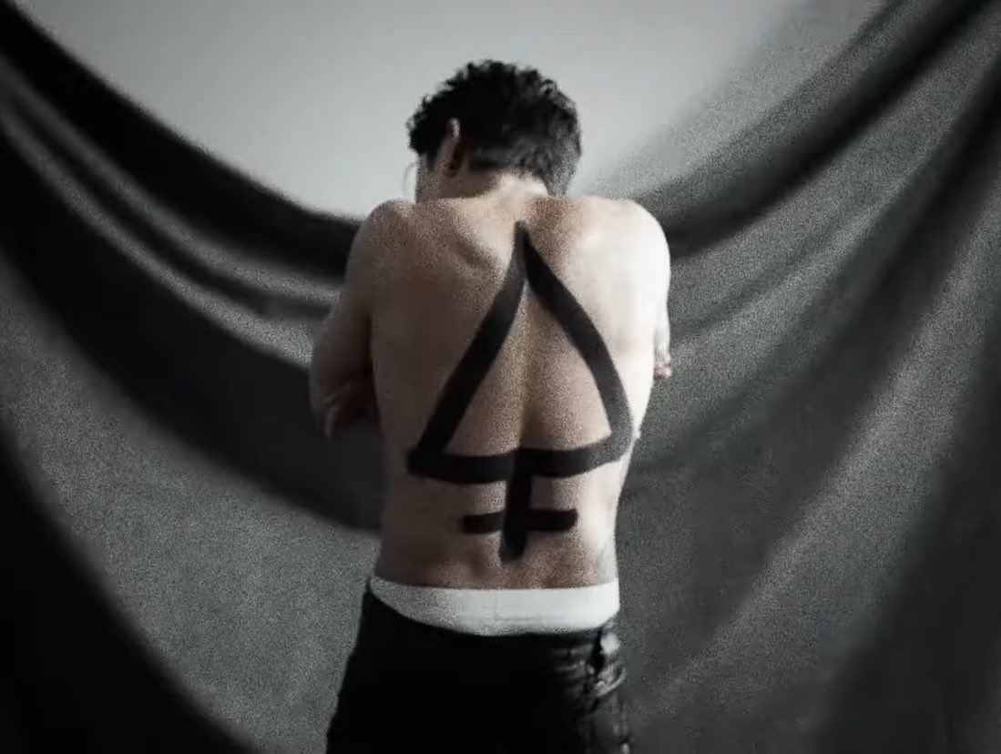 keunaeverse's tweet photo. just FELIP x SULFUR aesthetics 🜍🖤

SULFUR OFFICIAL VIDEO
@felipsuperior #FELIP
#FELIP_SULFUR @teamfelip https://t.co/ippxMJK1fv