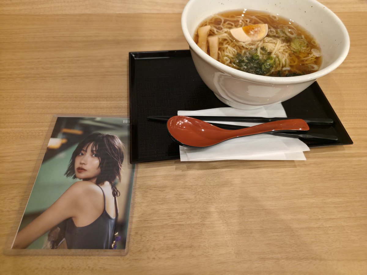 macbrilli's tweet photo. アルノちゃんの余韻に浸るため早めにホテルに戻り夜鳴きそばを喰らう。
余韻に浸りすぎて知らぬうちにめちゃくちゃ服にこぼす。 https://t.co/WtggFPomcj