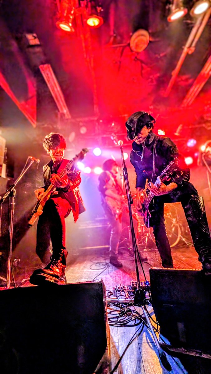 you_z000's tweet photo. Naotoさん、お誕生日おめでとうございます!
いつもカッコいいベースと、超優しい物販対応ありがとうございます!
#bered
@BeredNaoto
#bass https://t.co/OfKnz1HSpO