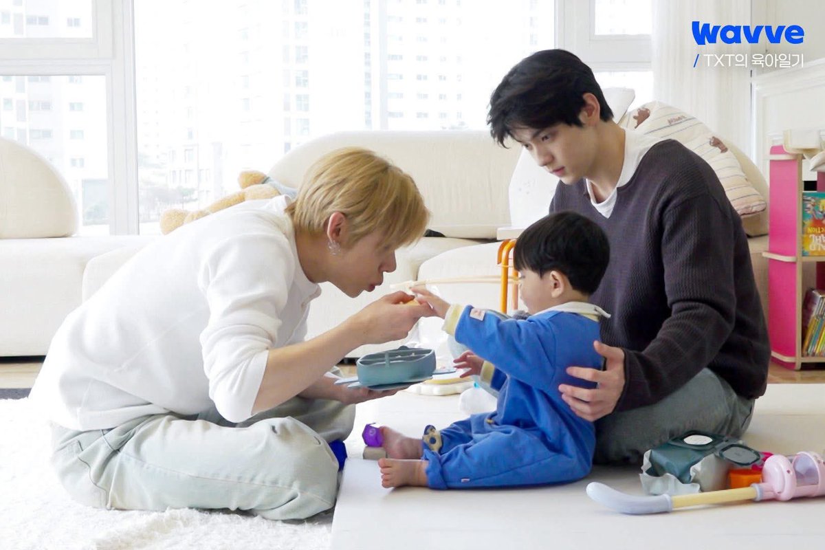fanslog_boss's tweet photo. Choi Family 👨👶🧑

Papa Soobin and Appa Yeonjun 🙈 

To be loved and be loved. 

And they live happily ever after… ✨

#TXT #YeonBin

📺love_soownzz https://t.co/P12GToIpW6