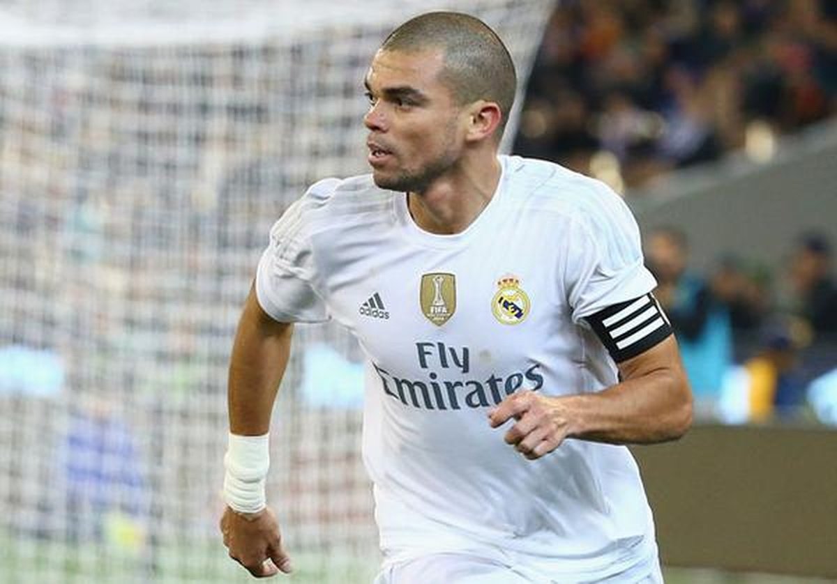 ChampionsRM16's tweet photo. 🗣️ Pepe hoy en el partido de leyendas: "Es un privilegio volver a mí casa que ha sido mía durante 10 años, es increíble lo que el Real Madrid mueve, para mí es el mejor CLUB DEL MUNDO." 🥹🤍 https://t.co/XhvWfuCzaz