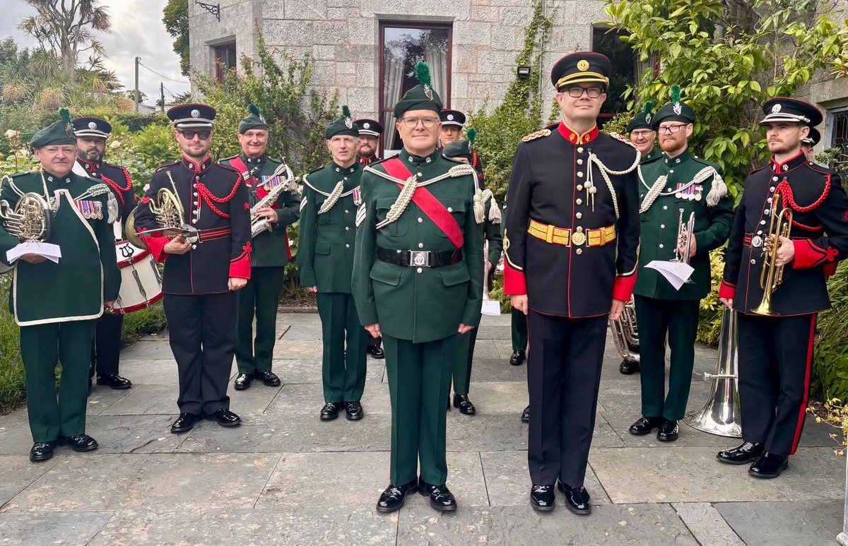 BLieutenancy's tweet photo. British Embassies around the world mark the official birthday of HM The King. Wonderful to see an ensemble from the Band of @rIrishRegiment join the Irish Defence Forces No 1 Band at the British Ambassador’s residence in Dublin https://t.co/0S7rIJebDV
