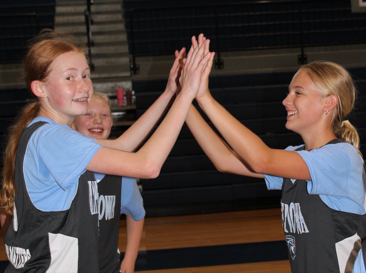 UIU_WBB's tweet photo. ๐ Camp Week = Best Week!
Nothing better than being on the court, learning new skills, and having fun at UIU Women's Basketball Youth Camp. ๐ฆ
#UIUWBB #FeathersUp https://t.co/Cq762FR07E