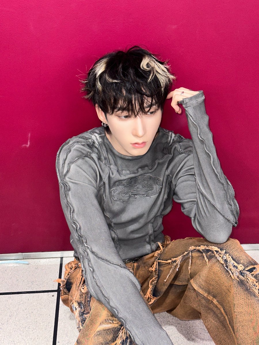 XODIAC_MEMBERS's tweet photo. [#웨인] 

음악중심도 완료!!
Phantom Fire 활동 2주차도 
행복하게 마무리!! 
쏘블리 항상 고맙고 사랑해 🐺🩶

#XODIAC #소디엑 #WAIN #웨인 https://t.co/VT2RU5YxiE