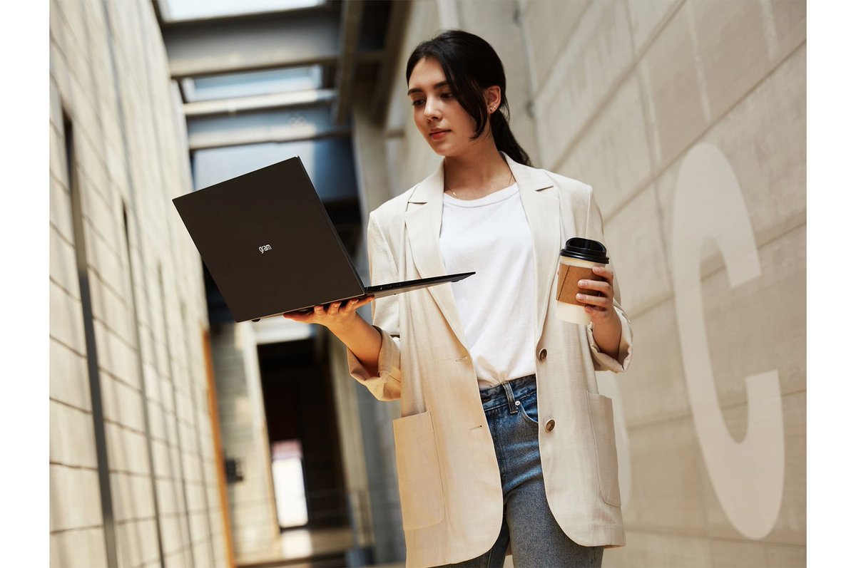 LaVocedeiBrand's tweet photo. Oggi su https://t.co/B37UiLxpwN
Nuovi notebook LG gram 2026: piÃđ leggeri, piÃđ intelligenti e con funzionalità AI integrate per lavoro, studio e produttività .
ð https://t.co/sZ6ffDKPN2
@LGItalia_Media #LGgram #Notebook #Laptop #AI #Tech #Technology #TechNews https://t.co/XIIfSKomph